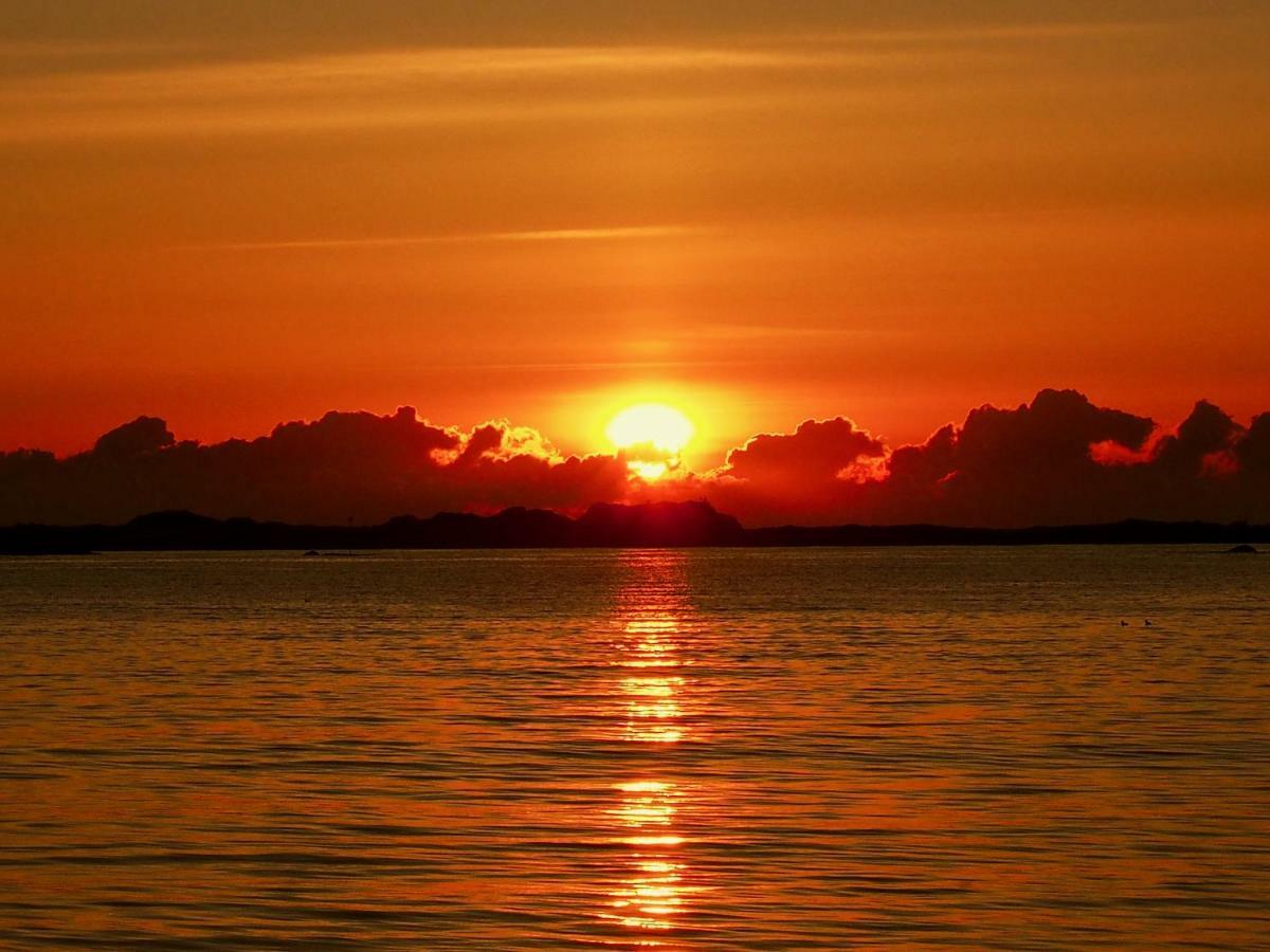 Midnight Sun View Lofoten Leknes Exterior photo